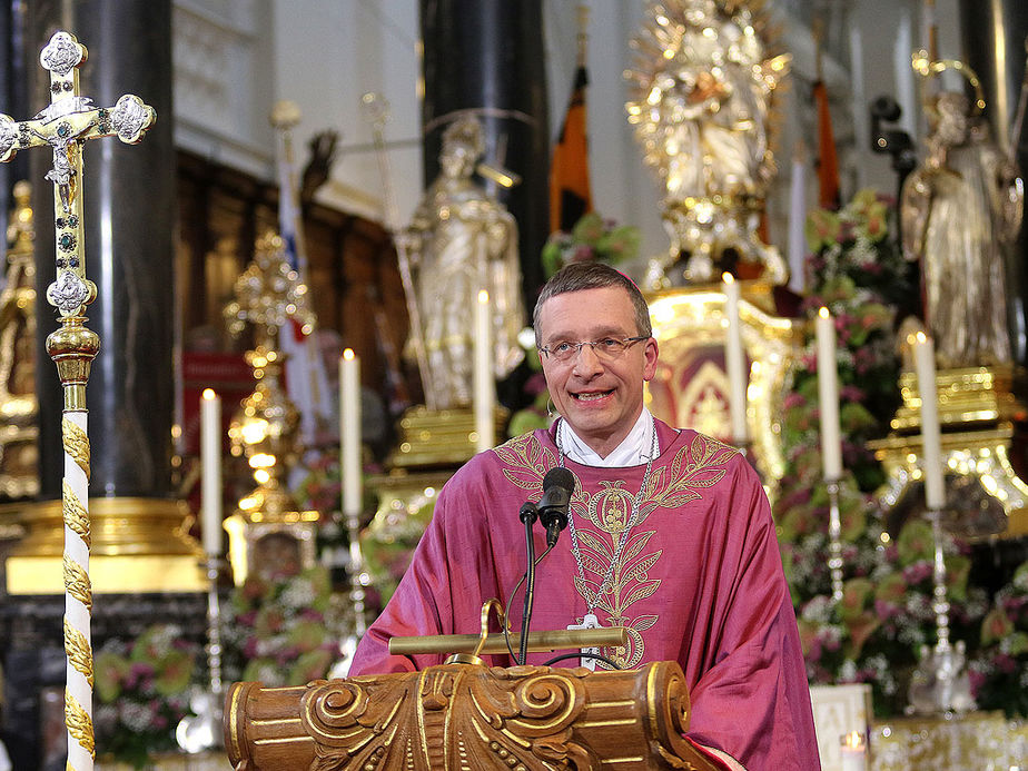 Bischof Dr. Michael Gerber feierlich in sein Amt als Bischof von Fulda eingeführt